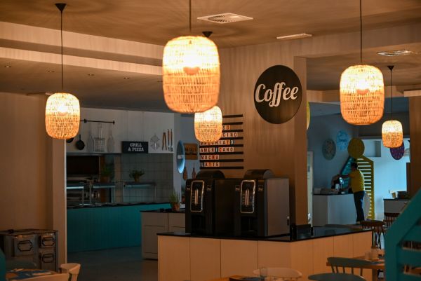 Transform Your Café Ambiance: Innovative Lighting and Décor Tips for a Serene Atmosphere